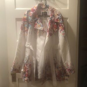 XL Jessica Simpson white and floral raincoat. NWT.